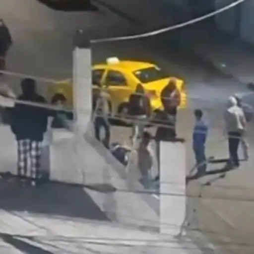 Taxistas lincharon a presuntos ladrones de un vehículo en Turubamba Alto, sur de Quito