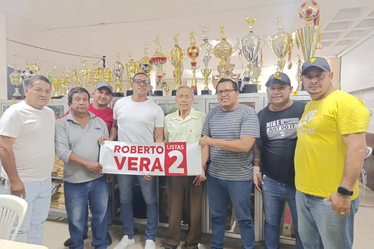 Integrantes de la Lista 2 que buscan ganar las elecciones del Sindicato de Obreros del municipio de Manta. Roberto Vera (centro) va a la reelección, El Diario