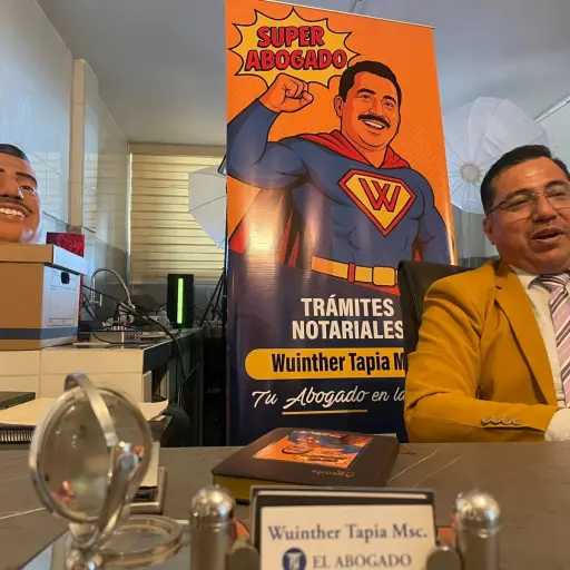 ¿Un superhéroe en los juzgados de Santo Domingo? La historia del hombre que se hace llamar el “Súper Abogado” 