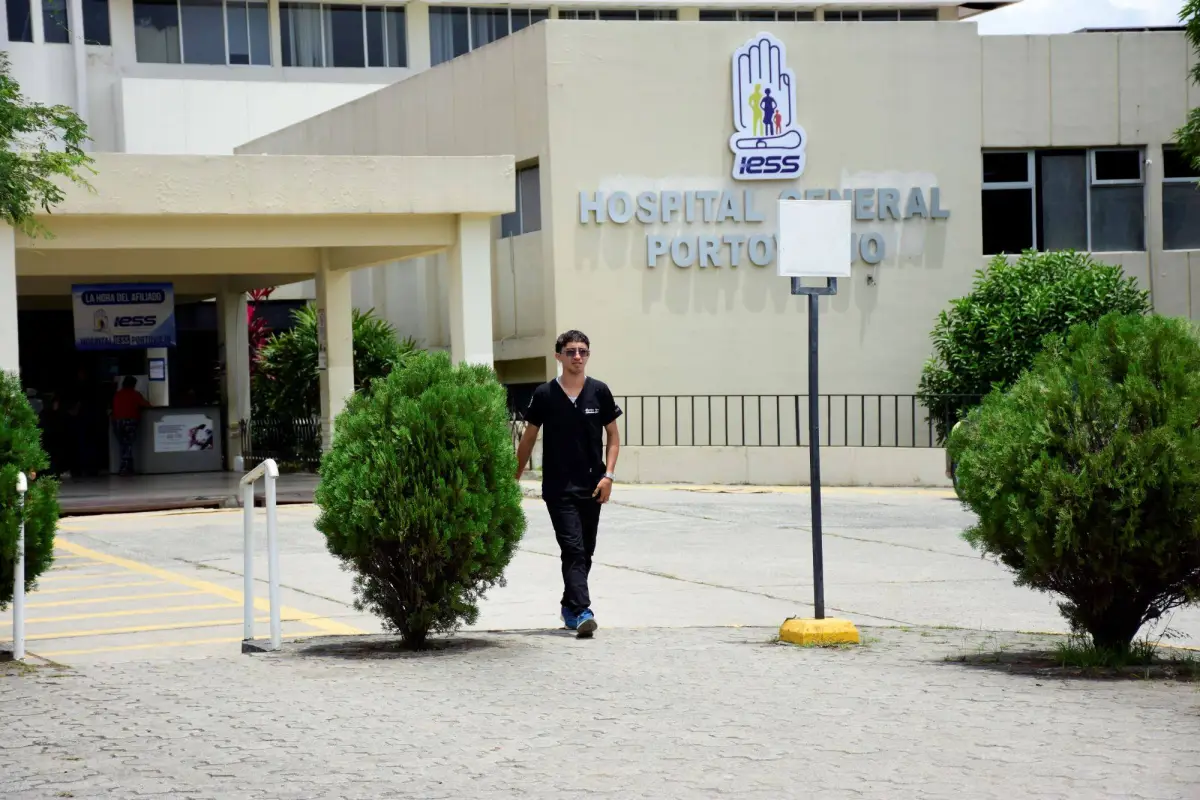 Portoviejo: Usuarios y médicos cuestionan informe del IESS sobre supuesto exceso de profesionales de salud, producción El Diario