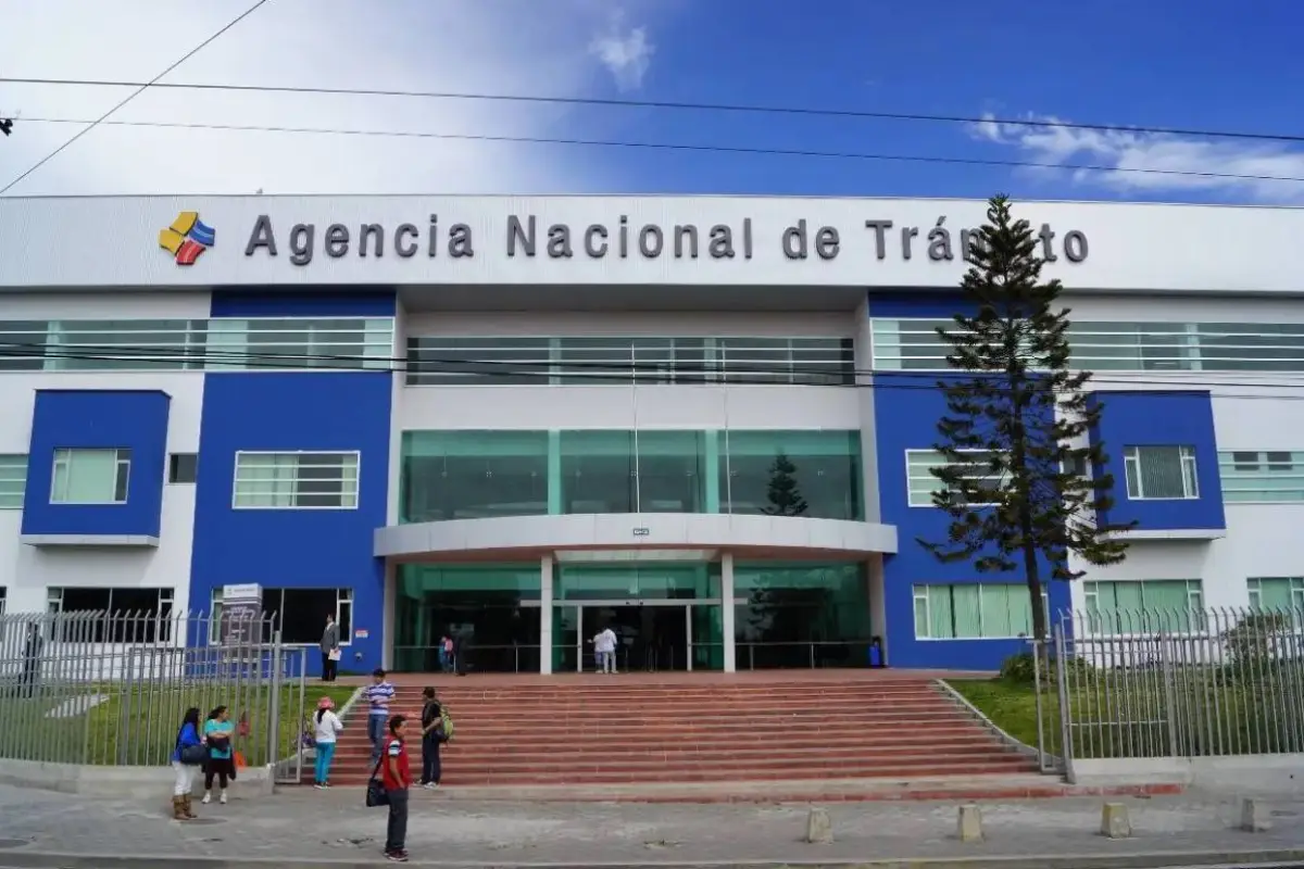 Oficinas de la ANT donde se habilito el servicio de asignacion de placas vehiculares en Ecuador tras caso Jaque
