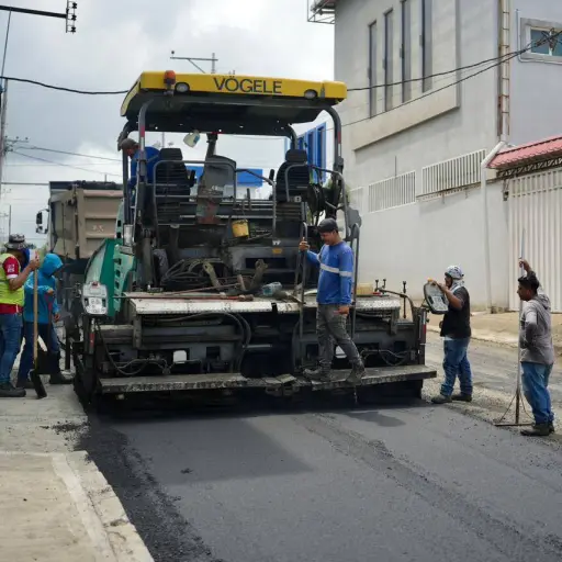 Asfaltado llega a calle 20 y avenida 40 tras renovación hidrosanitaria en Manta