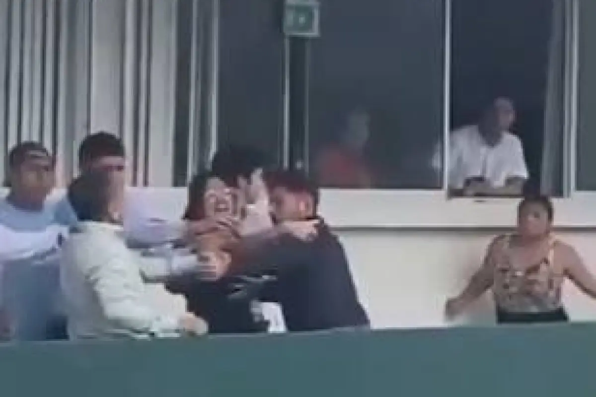 Captura de vídeo de la agresión entre dos personas