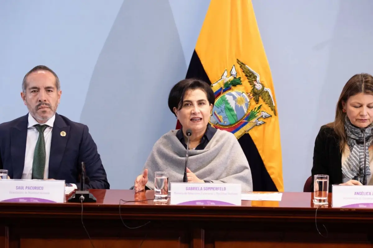 La Cancillería de Ecuador logra alianzas para impulsar becas y empleo formal en el exterior.