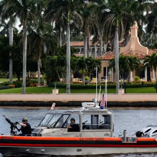 Hombre armado fue abatido por el Servicio Secreto al intentar ingresar a la casa de Trump