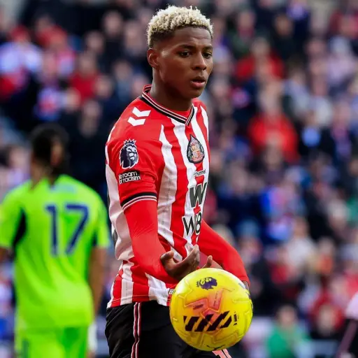 Nilson Angulo titular en la derrota 1-3 de Sunderland ante Fulham por la fecha 27 de la Premier League  