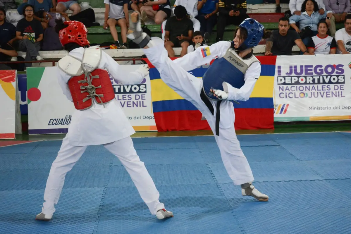 Genni Cevallos ganó oro en torneo de taekwndo