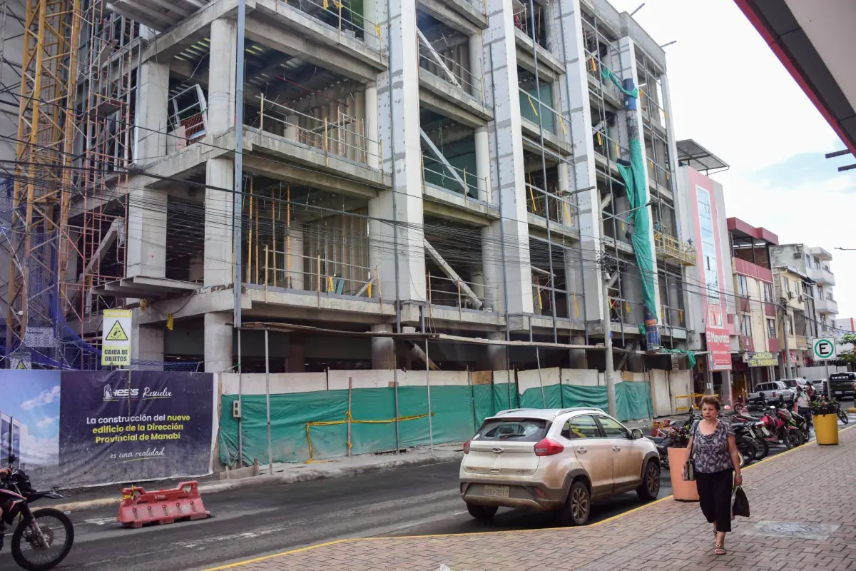 El edificio administrativo del IESS tiene un avance del 75 %., El Diario