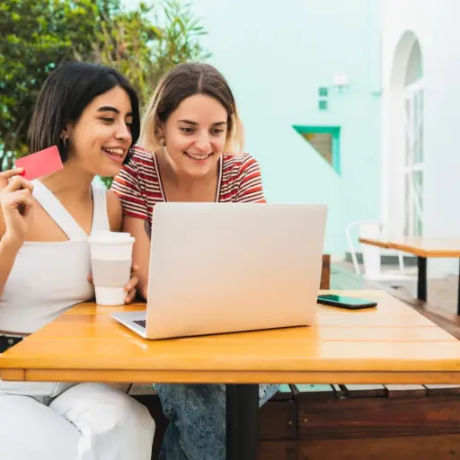 Generación Z incrementa su acceso al crédito y fortalece su integración al sistema financiero en Ecuador