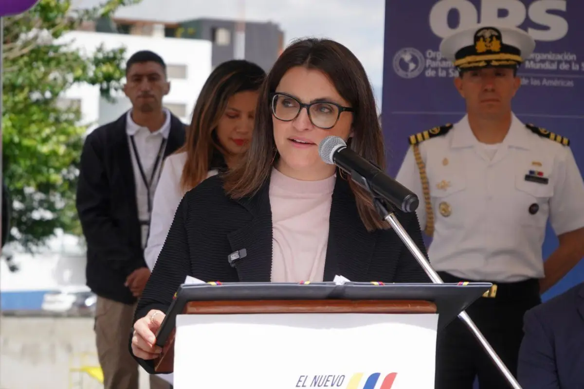 María José Pinto en acto sobre vacunación contra sarampión en Ecuador.