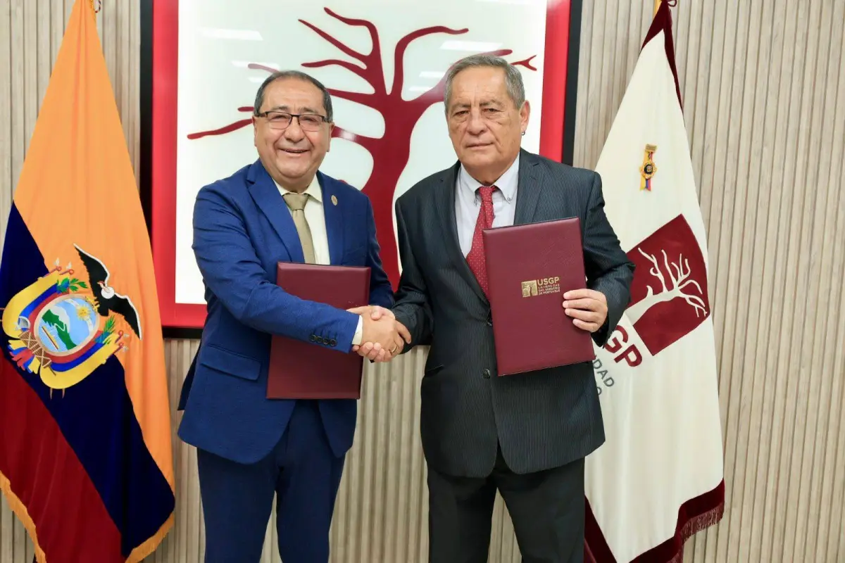 Dr. Jaime Alarcón Zambrano, Ph.D., Rector de la Universidad San Gregorio de Portoviejo con el Dr. Tito Mendoza, Presidente del Colegio de Abogados de Manabí