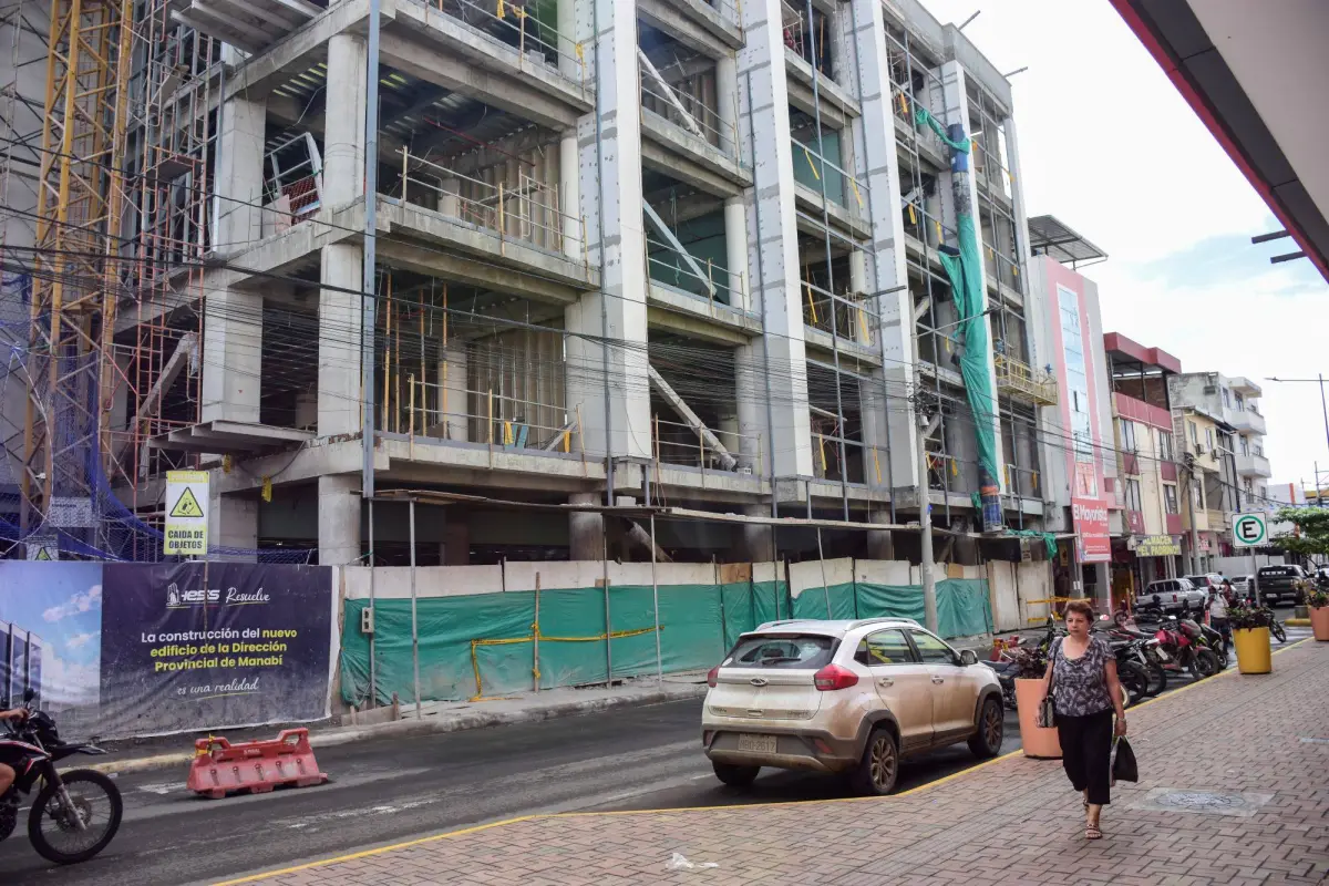 El edificio administrativo del IESS, fue una de las obras contratadas en 2025., El Diario