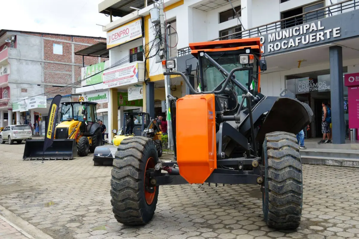 El equipo caminero adquirido por el Municipio de Rocafuerte, Redes