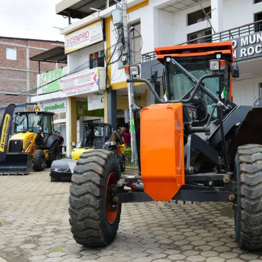 Alcaldía de Rocafuerte invierte en equipo caminero y proyecta planta potabilizadora