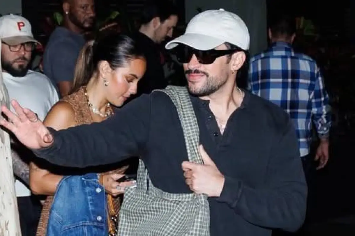 Bad Bunny y Gabriela Berlingeri 