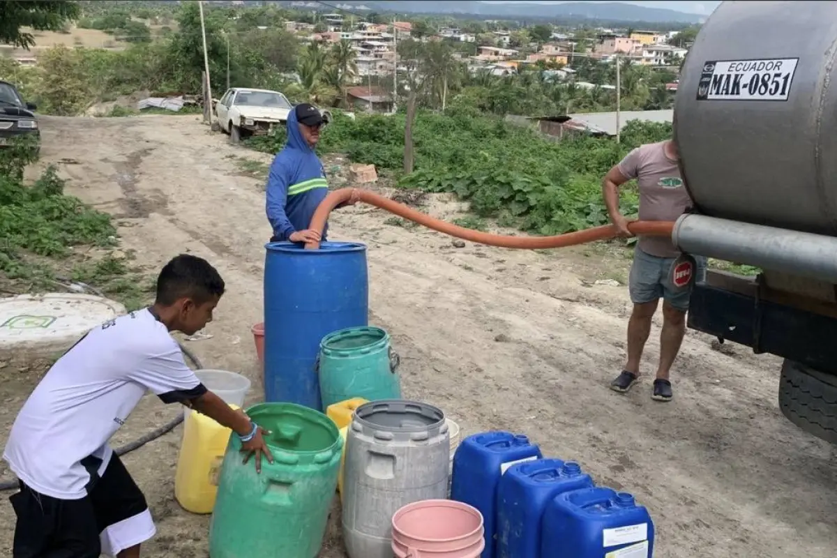 La distribución de agua potable por tanqueros en Rocafuerte, Kiabeth Ugalde