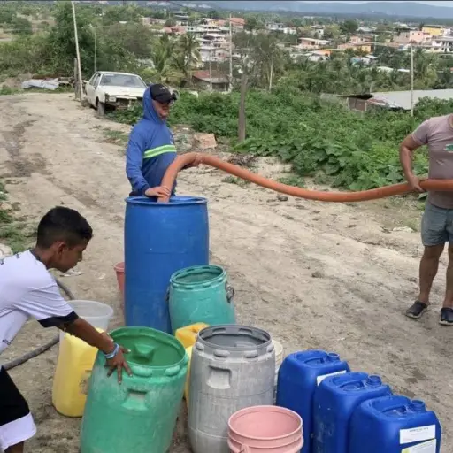 Epapar instala tubería de alta resistencia para restablecer el servicio de agua en Rocafuerte