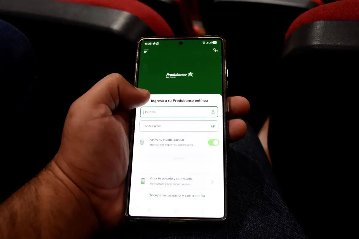Según la denunciante, por varias ocasiones ha recibido mensajes de cambio de clave de seguridad, a su celular., El Diario