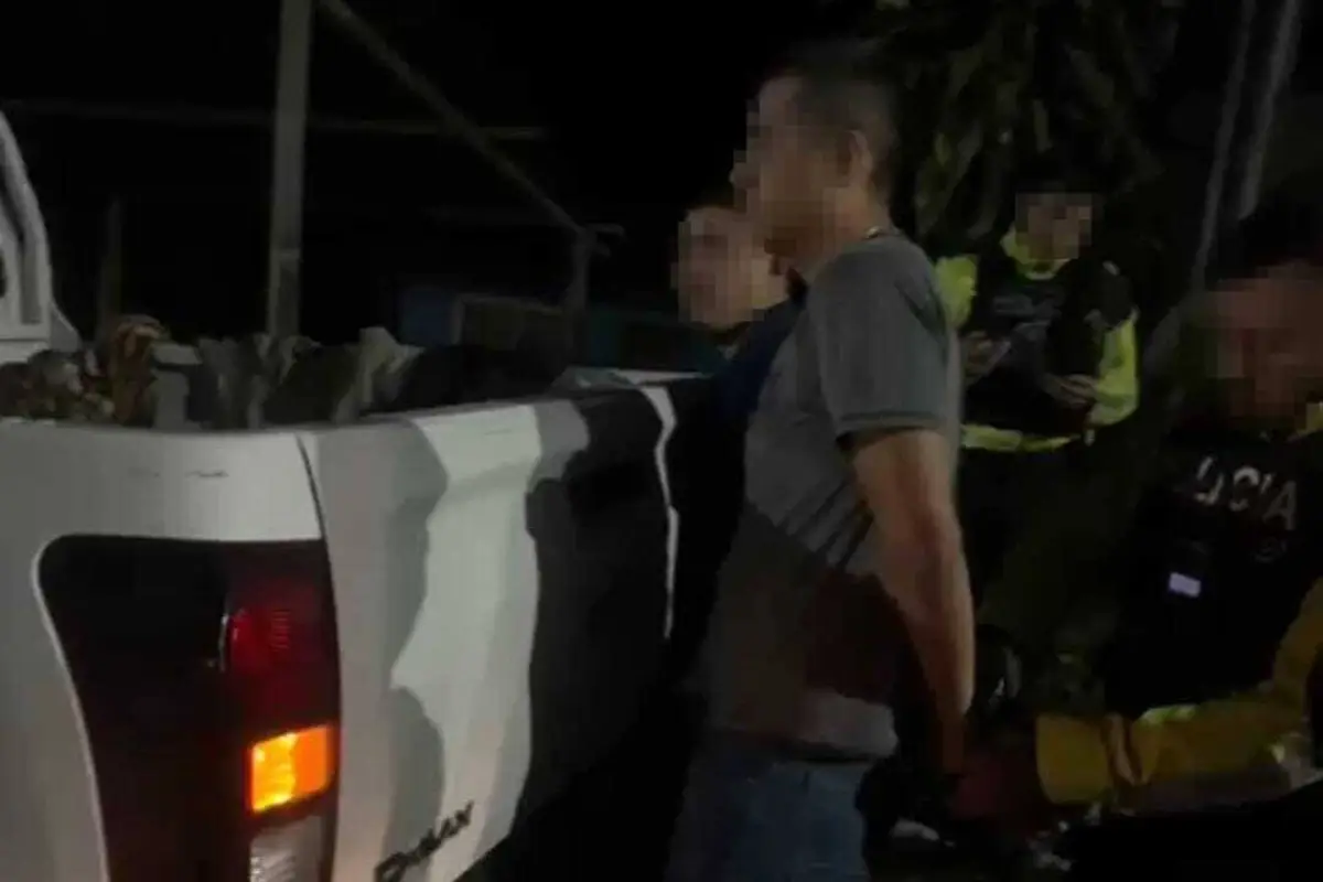 San Miguel de los Bancos detienen a dos policías en servicio activo en camioneta reportada como robada