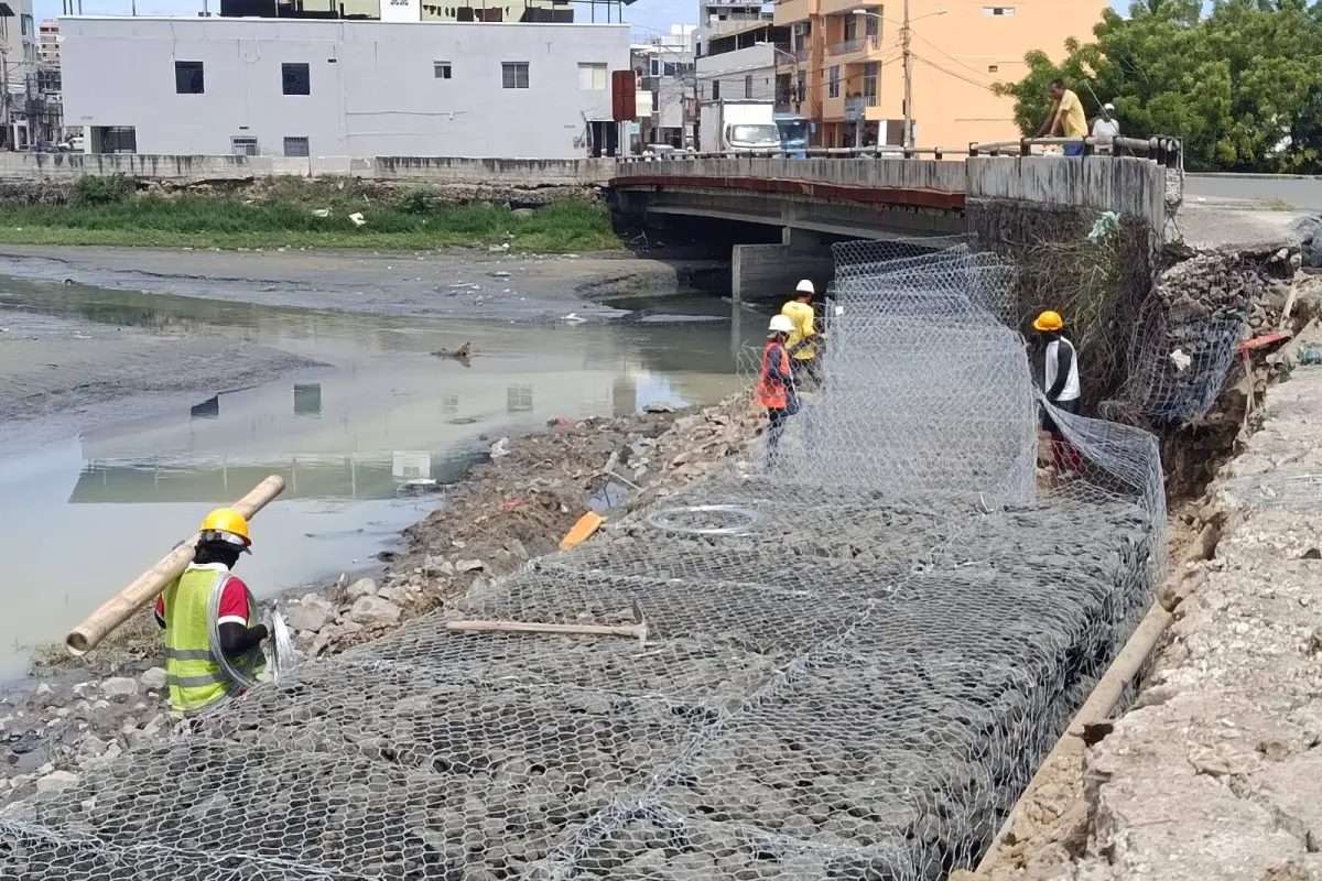 Avanza construcción de muros de gaviones en ribera del río Burro en Tarqui., El Diario