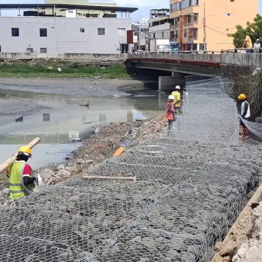 Muros de gaviones en Miraflores y Tarqui Central: 65 % de avance en obra