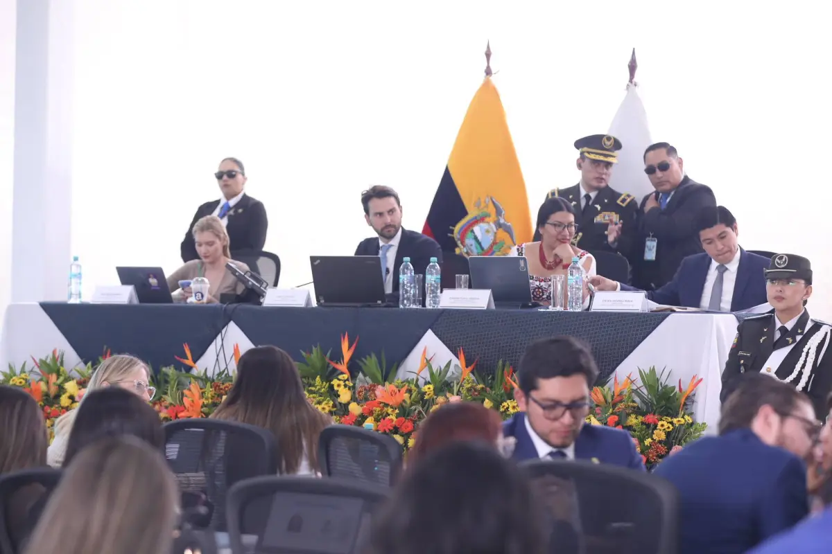 Sesión del pleno de la Asamblea Nacional durante el debate sobre el gasto de los municipios y prefecturas en el marco de la reforma al Cootad.