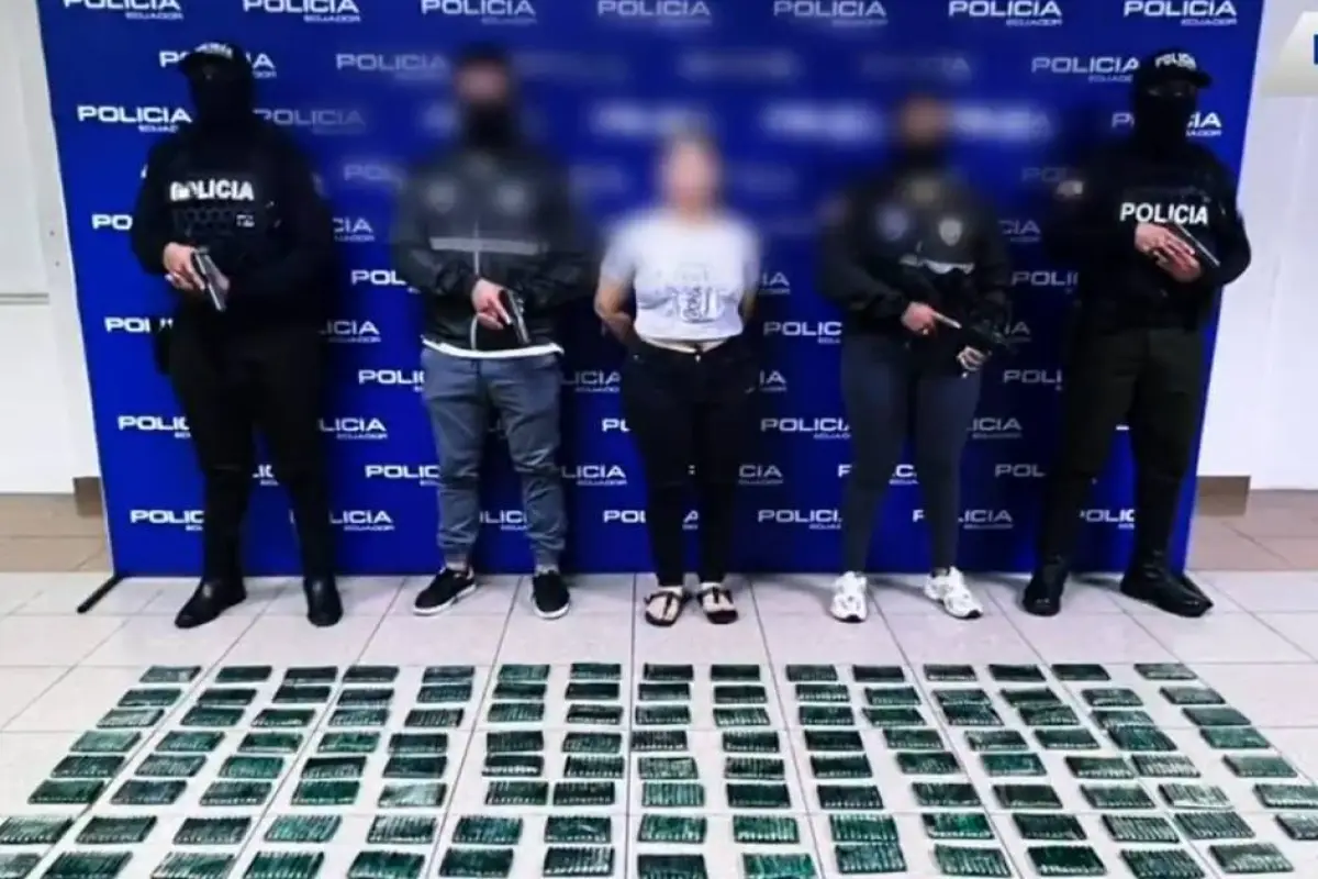 La mujer fue apresada y la droga quedó bajo custodia policial., Captura de video
