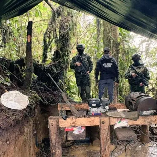 Santo Domingo: operación militar decomisa armas y maquinaria en zona de minería ilegal