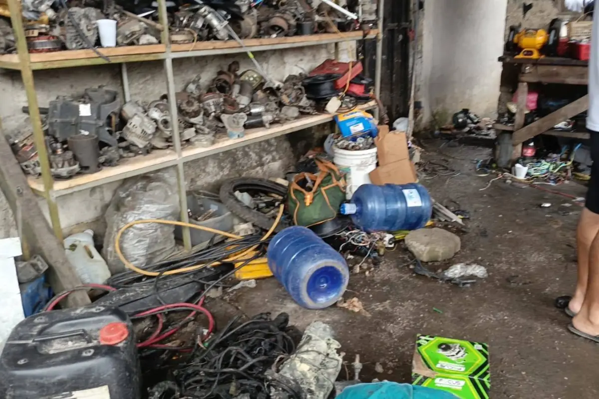 El Carmen: una explosión sacudió taller automotriz y voló hojas de zinc en la noche
