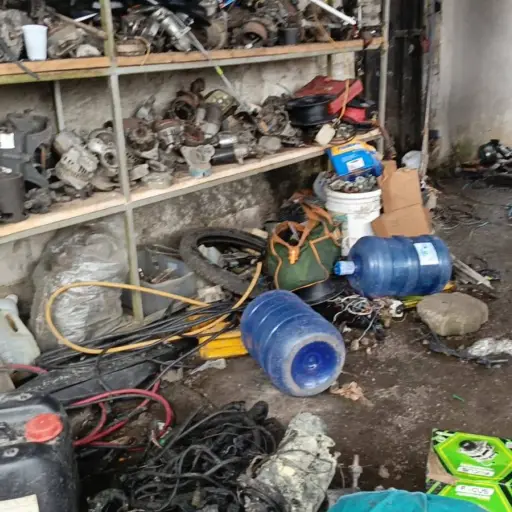 El Carmen: una explosión sacudió taller automotriz y voló hojas de zinc en la noche