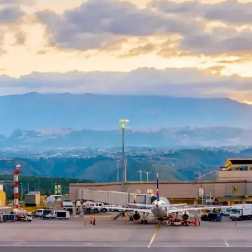 Aeropuerto de Quito tendrá 10 cierres programados por mantenimiento de pista en 2026