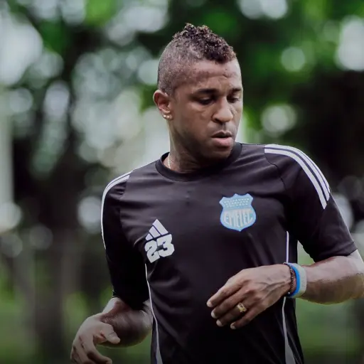 Emelec confirma continuidad de Miller Bolaños con nuevo contrato y ajuste salarial para LigaPro