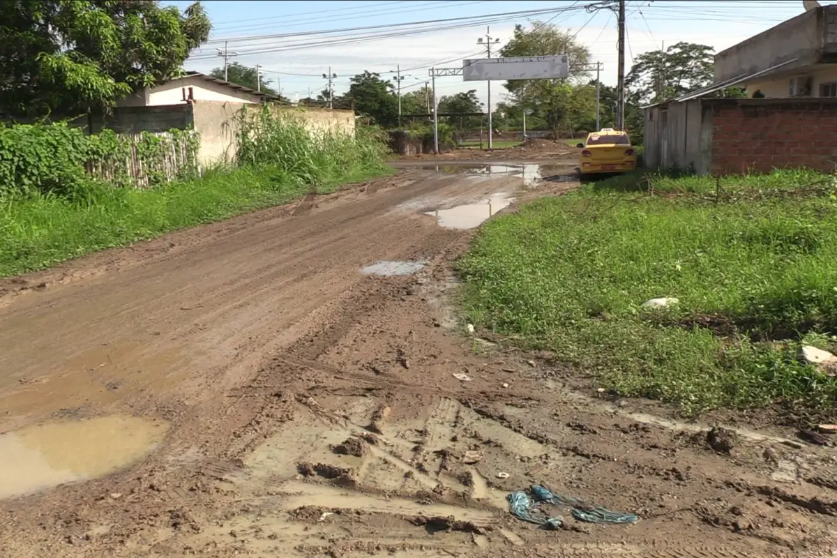 Vecinos de El Llano y Condado Oeste alertan sobre presunta mezcla de agua servida y potable