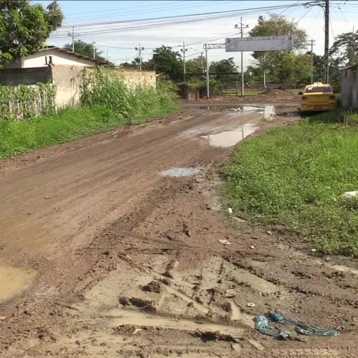 Moradores de El Llano reportan posible contaminación de agua potable en Portoviejo