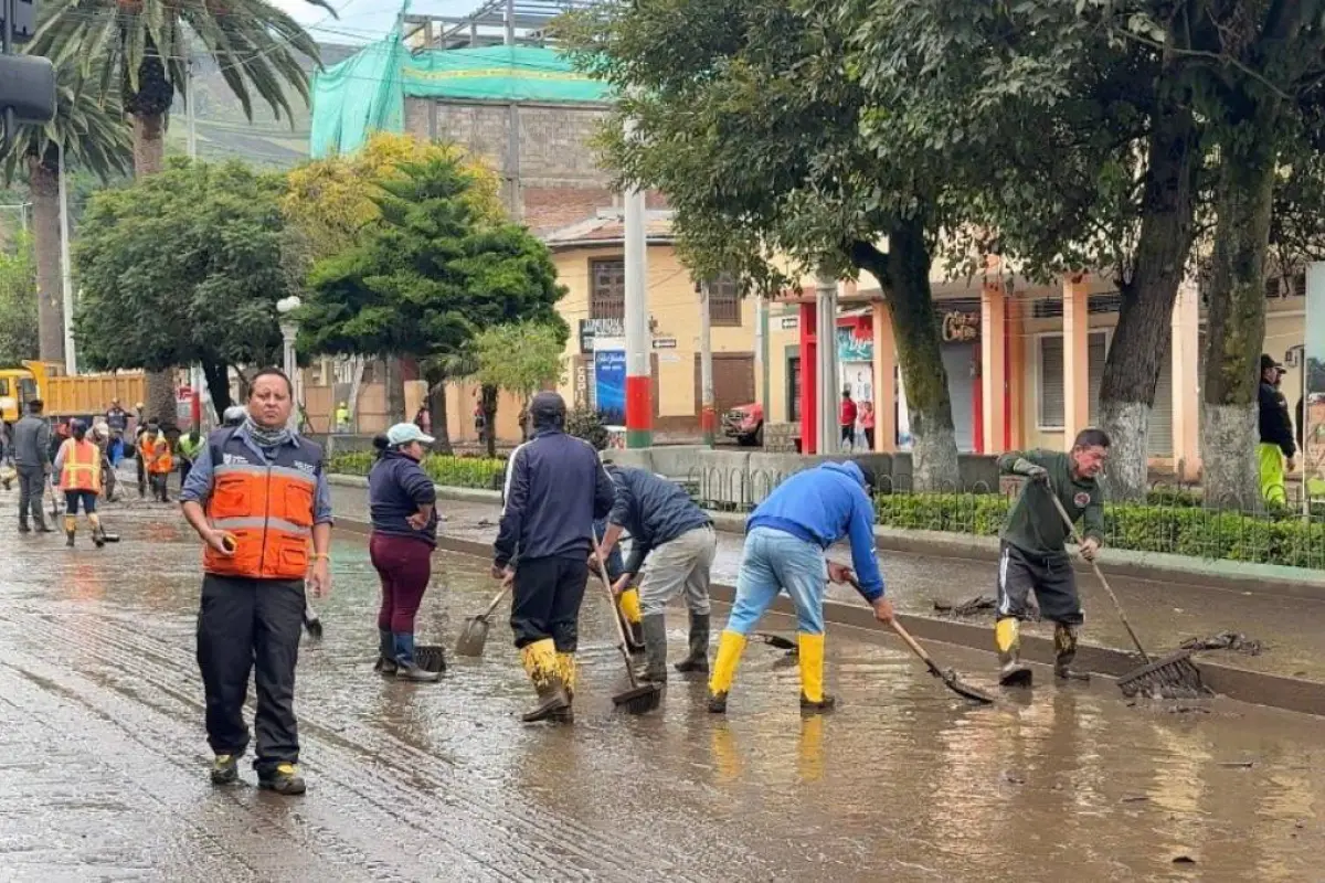 El COE Nacional se declara en sesión permanente por impacto de la época lluviosa en Ecuador.