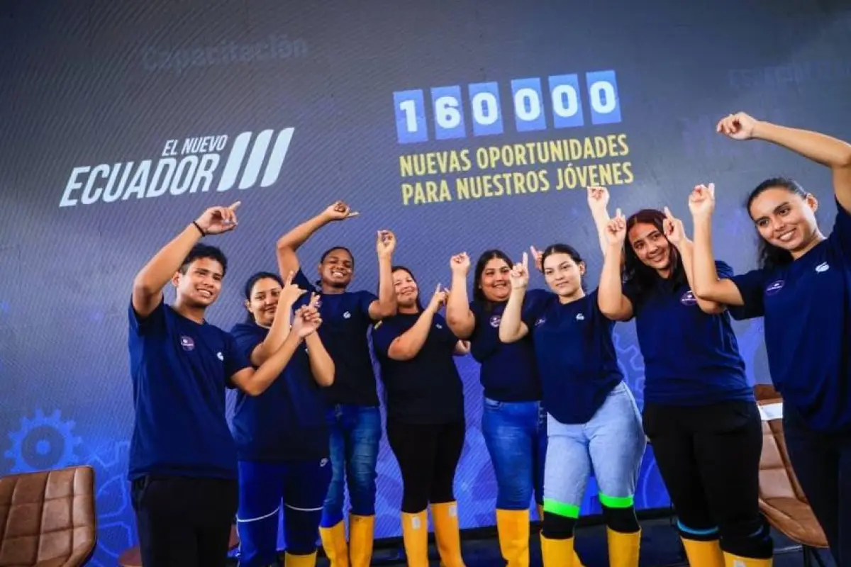 Ministro Harold Burbano anuncia 160.000 nuevos empleos para jóvenes ecuatorianos en evento público del Ministerio del Trabajo de Ecuador.