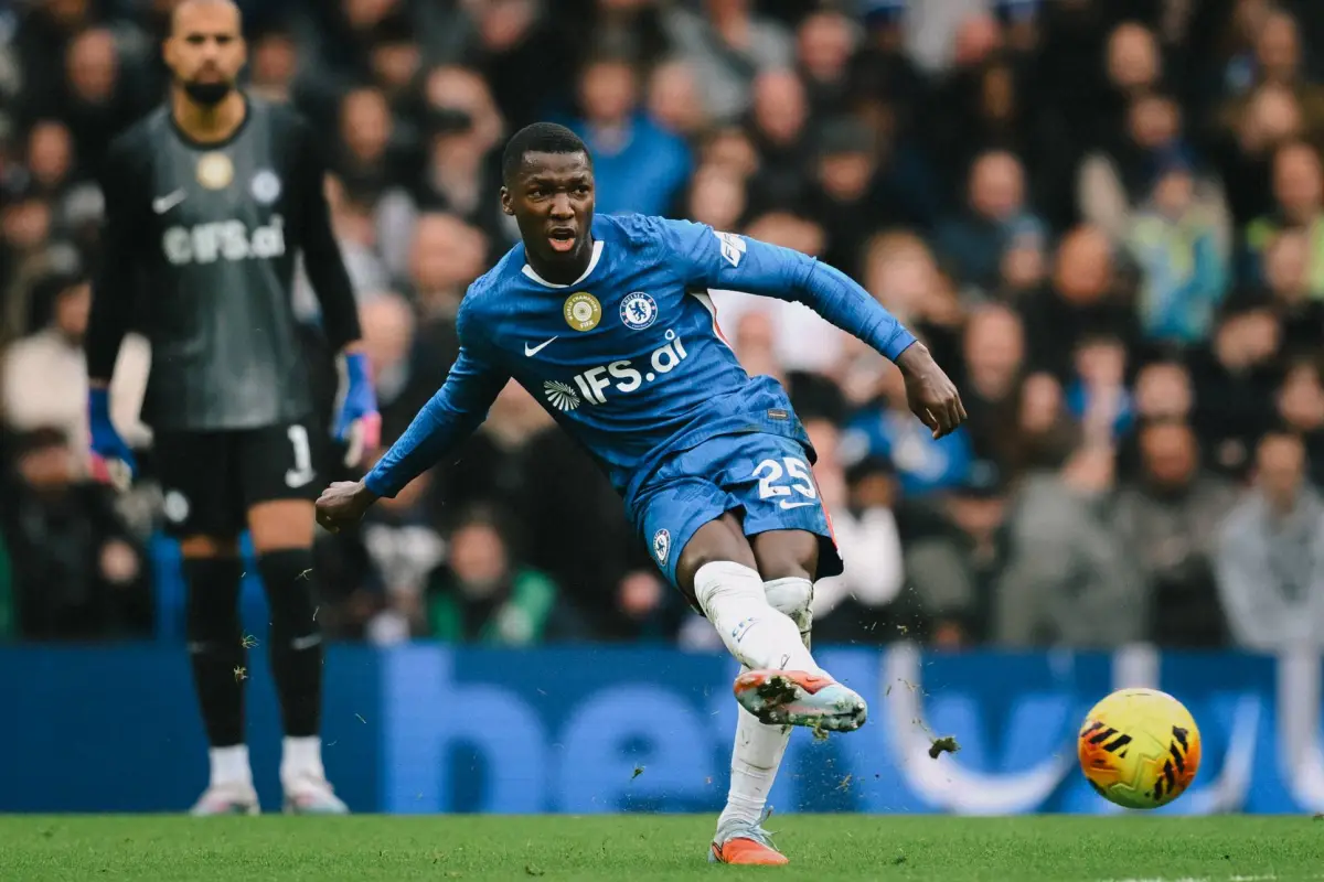 Moisés Caicedo fue titular y participó de la jugada del gol del Chelsea