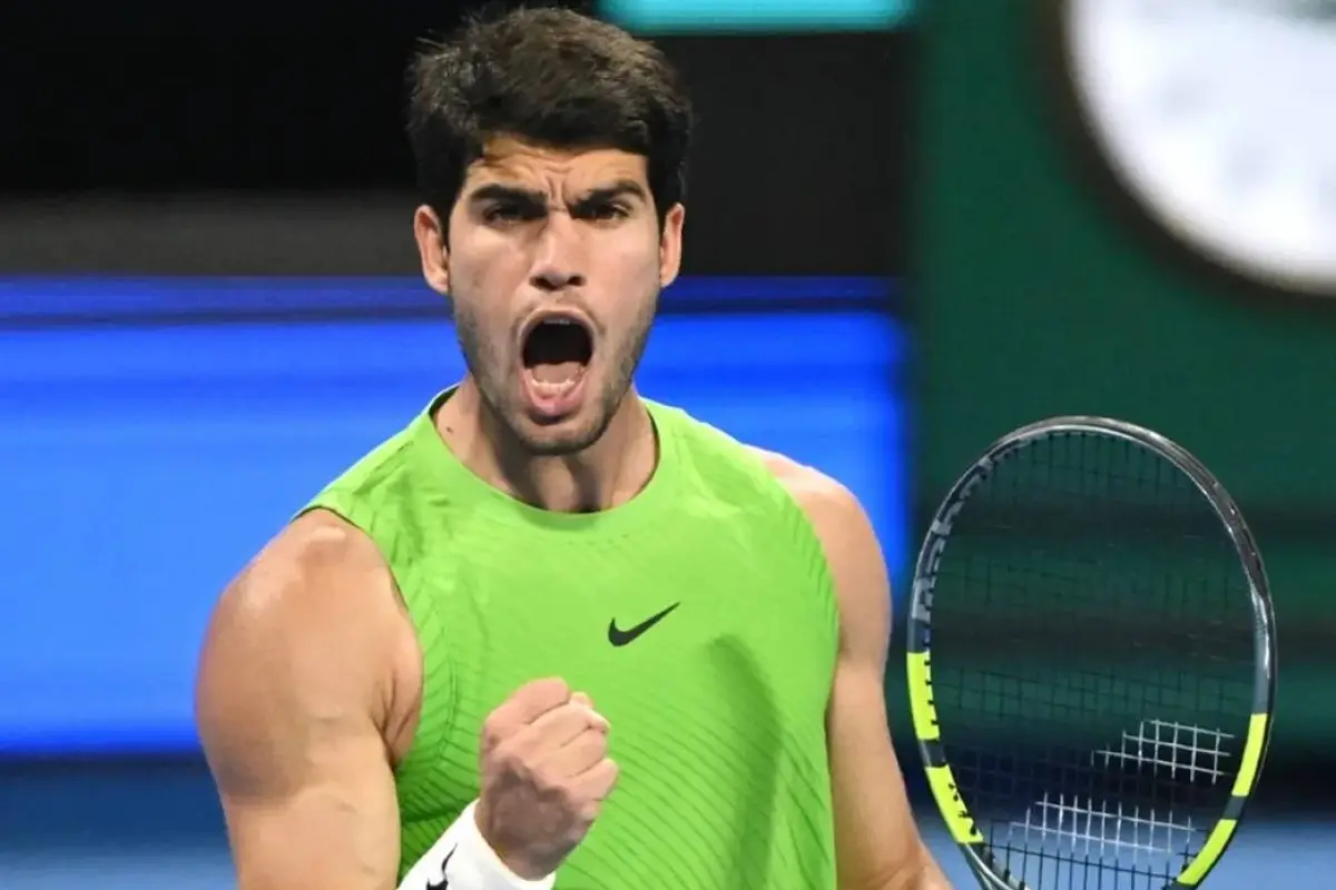 Carlos Alcaraz conquista el ATP 500 de Doha 2026, venciendo a Arthur Fils.