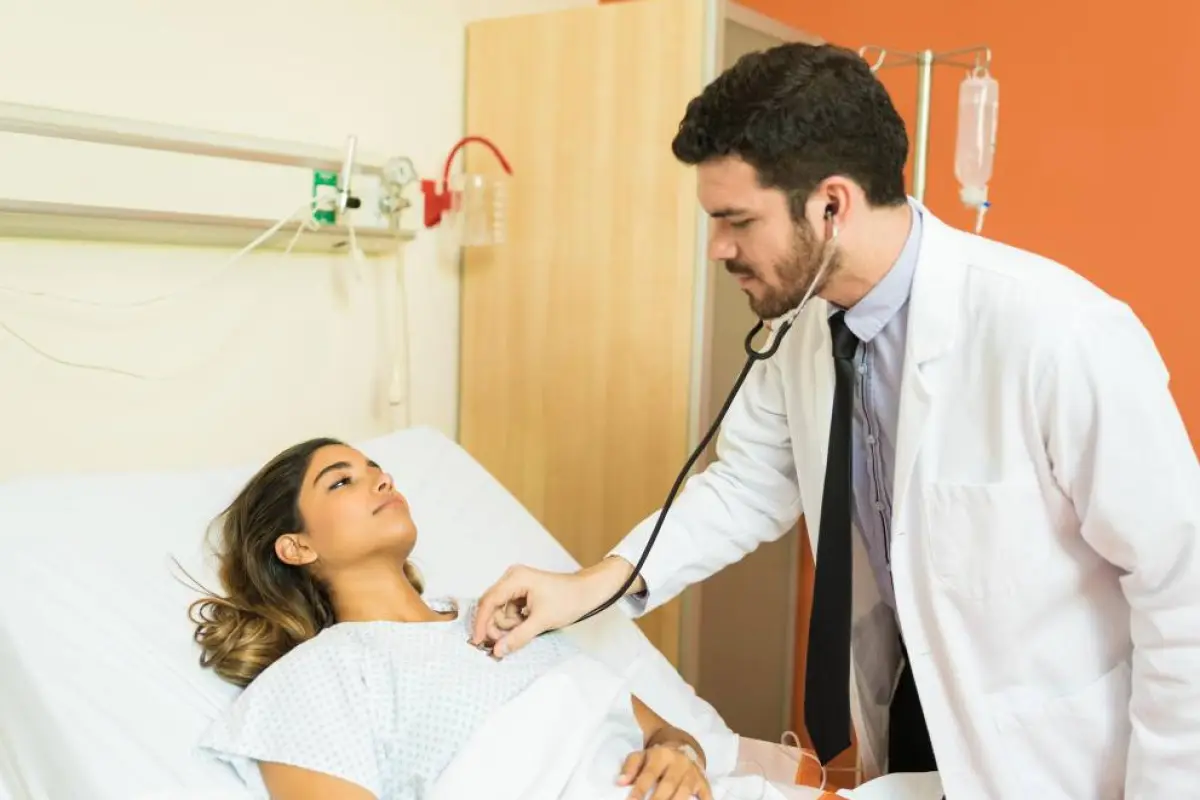 Representación simbólica de la salud y el compromiso clínico en el Día del Médico Ecuatoriano.