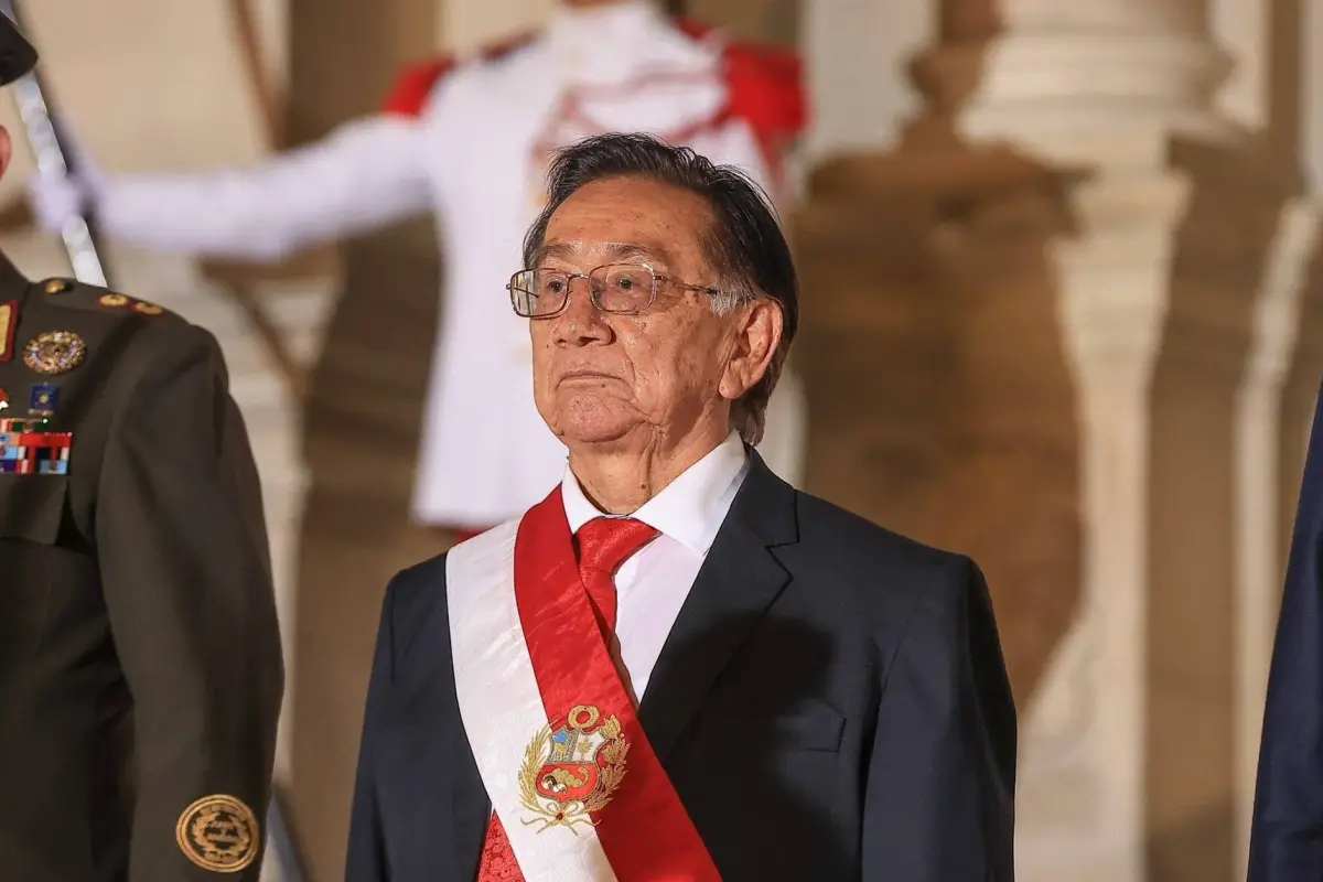 Presidente de Perú José María Balcázar rechaza indulto a Pedro Castillo en comunicado oficial.