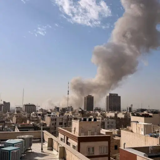 EN VIVO | Estados Unidos e Israel atacan Irán: explosiones en Teherán, misiles iraníes sobre Israel y bases de EE.UU.