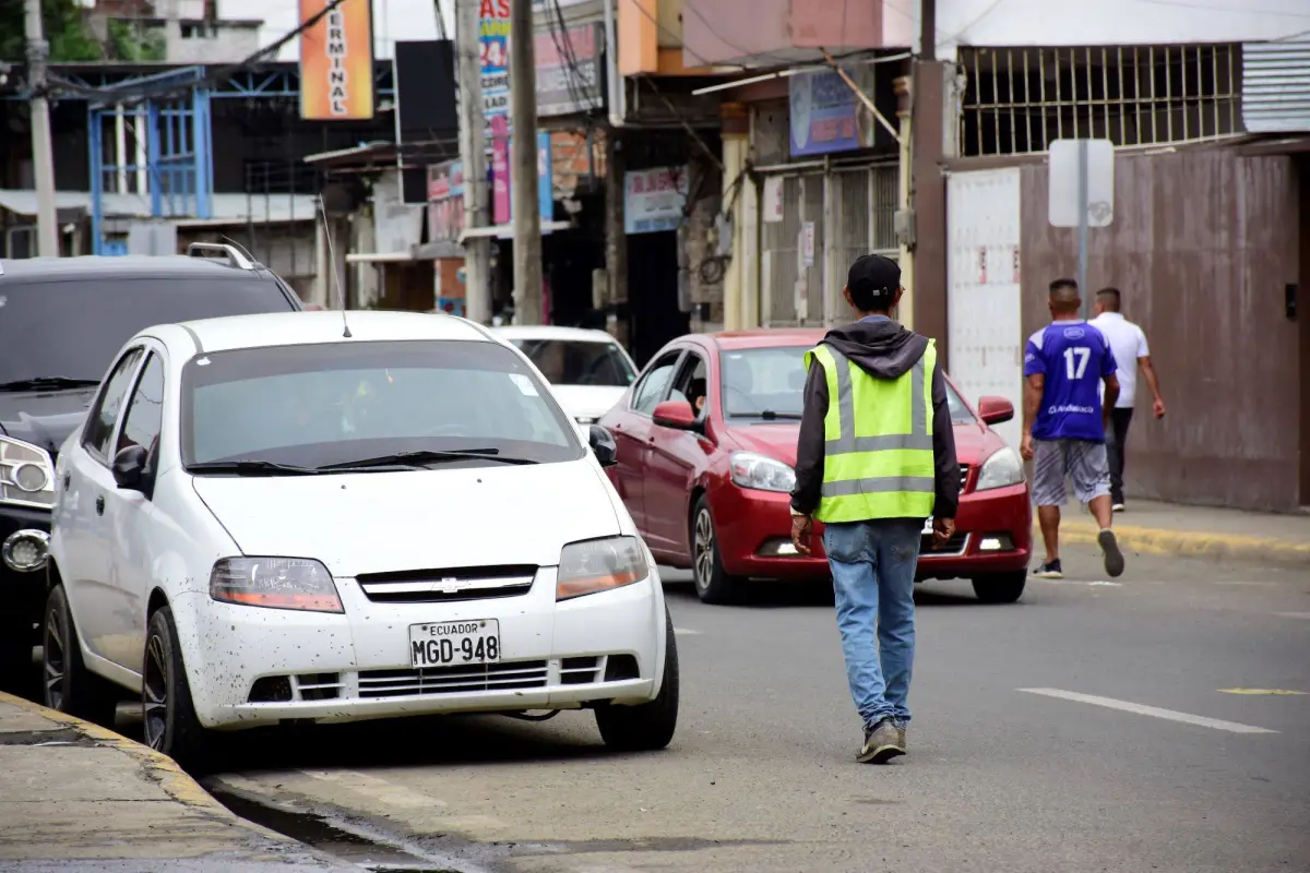 Portoviejo: Dirigentes del transporte analizan propuesta de tercera placa y piden claridad sobre su aplicación, producción El Diario