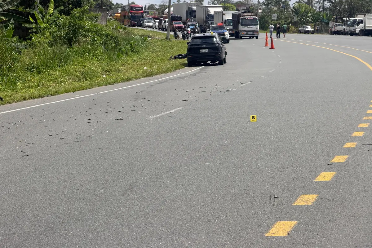 Santo Domingo motociclista resulta herido tras accidente en la vía a Quevedo