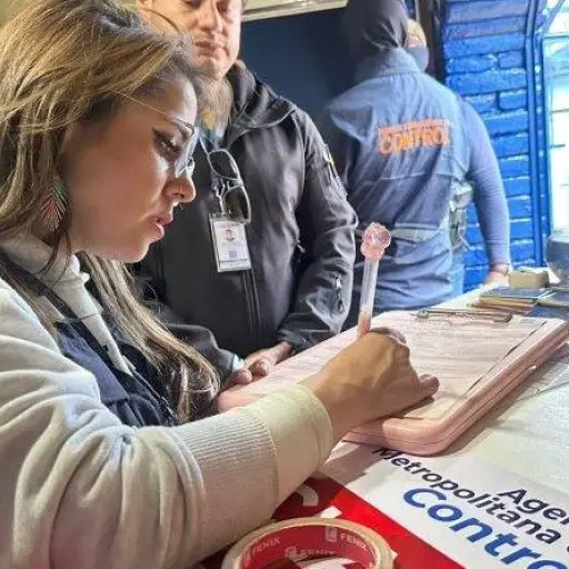 Fiesta clandestina cerca de facultad de medicina termina con clausura de hostal en Quito