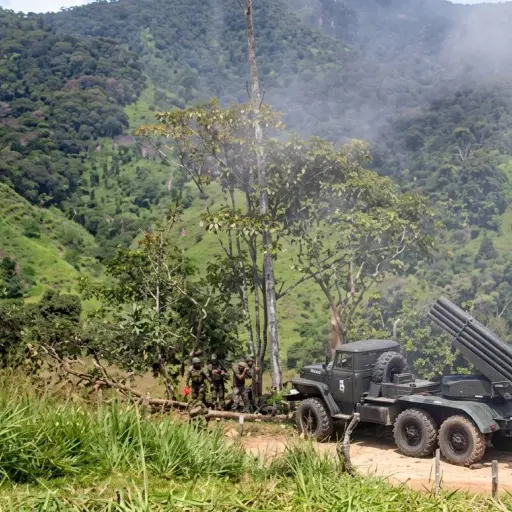 Ejército destruye 129 campamentos ilegales en operación contra minería ilícita en Podocarpus