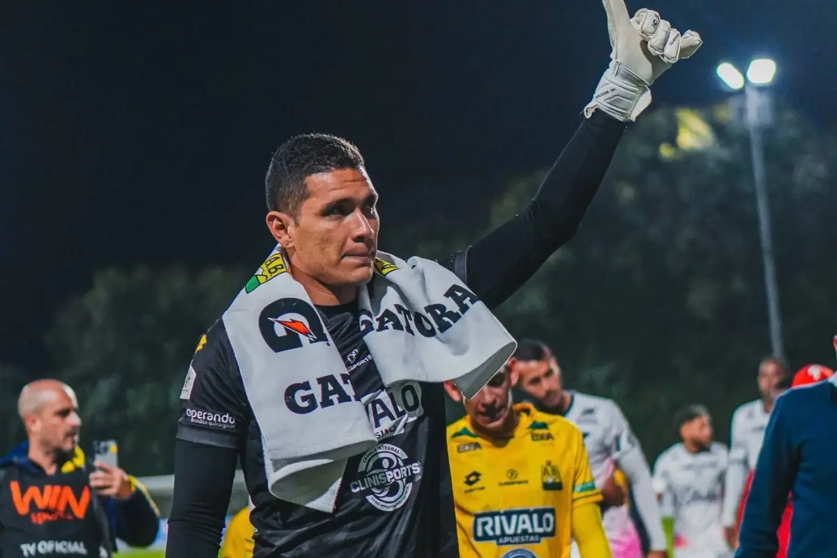 El arquero colombiano Aldair Quintana arribó la noche de este lunes 16 de marzo a Quito. , Instagram: aldairquintana 