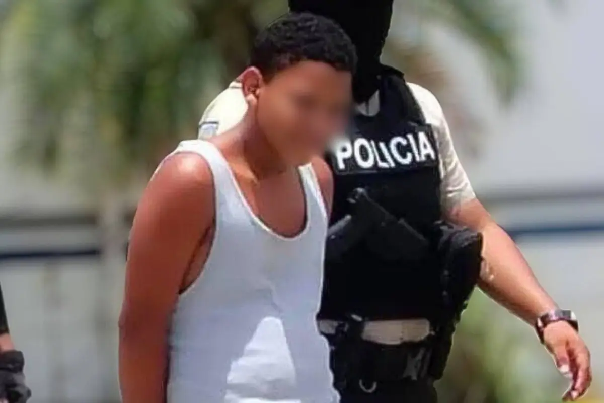 El menor de edad sonriendo al ser fotografiado tras su aislamiento., El Diario