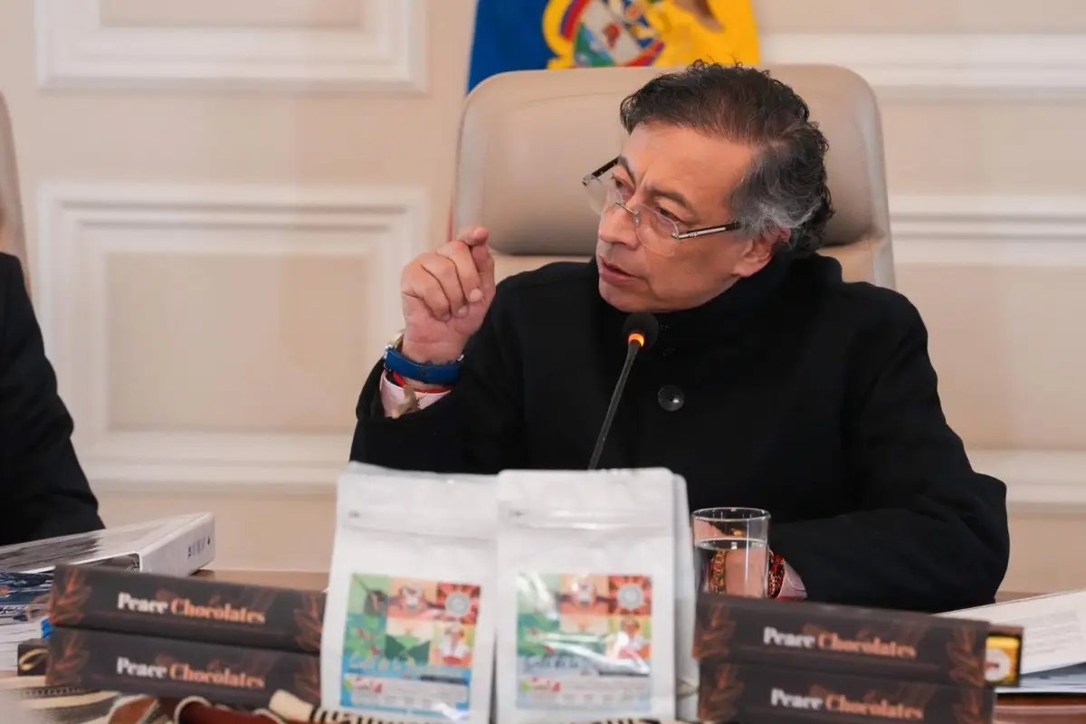 Petro dice que su Gobierno no autorizó ninguna incursión armada en suelo cercano a la frontera y apunta a Ecuador., X: Gustavo Petro.