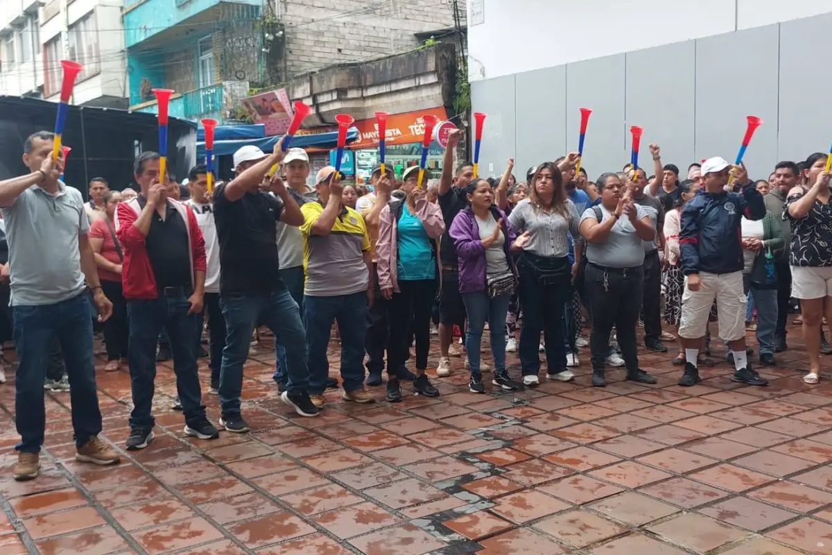 Los asistentes al plantón en los bajos del Municipio de Santo Domingo., Cortesía