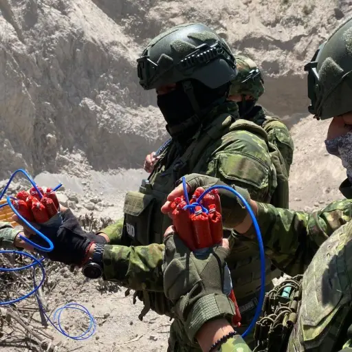 Inhabilitan maquinaria de minería ilegal en vía antigua a Guaranda, Tungurahua